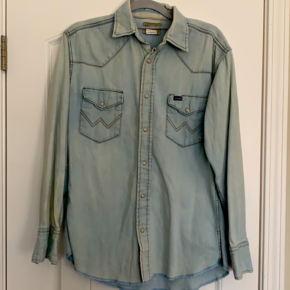 Retro Wrangler button down. Designed for a faded/worn look.